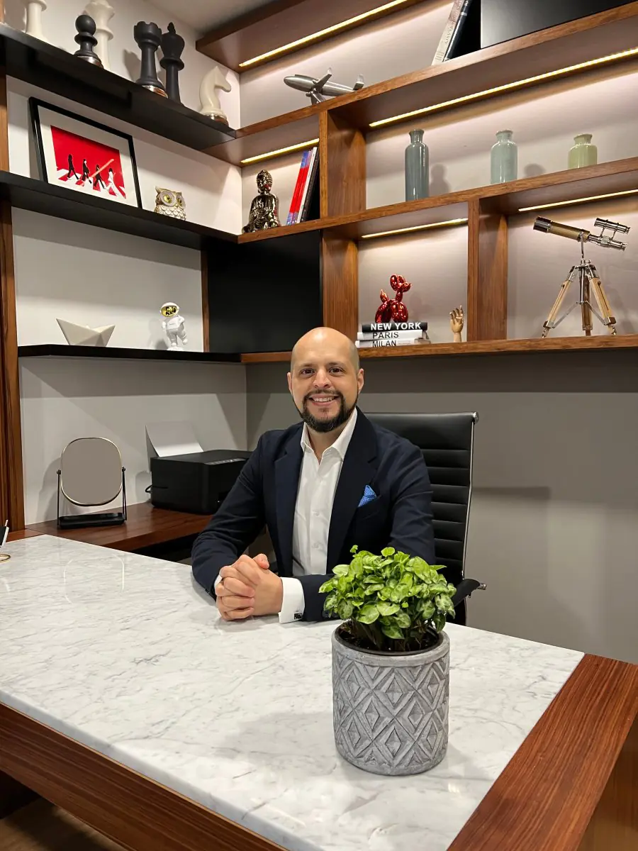 Dr. Alexandro Aguilera - Plastic Surgery